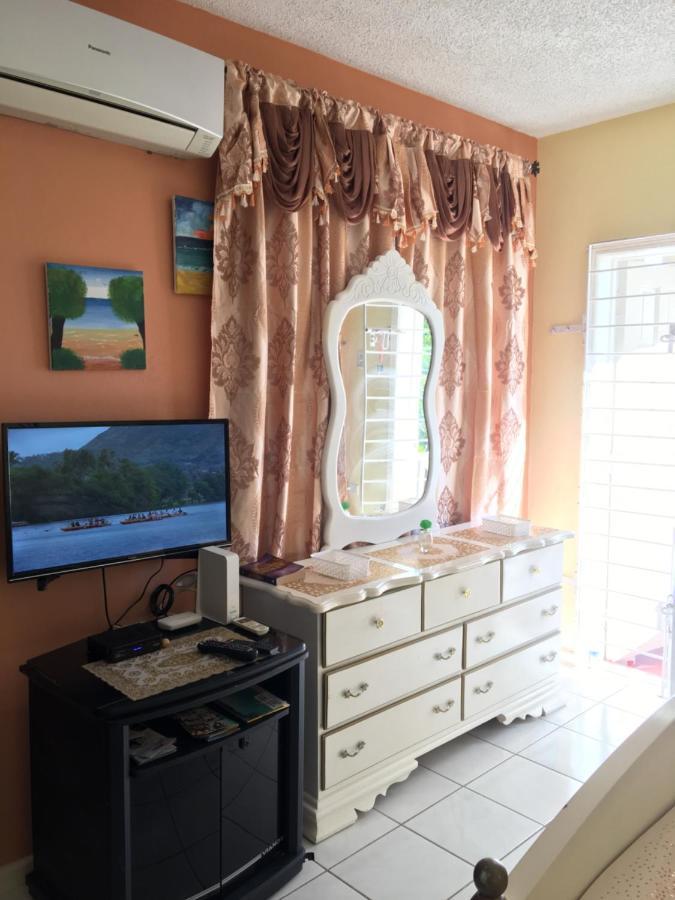 #D1 Castle Studio Wifi King Bed Ocho Rios Jamaica Экстерьер фото