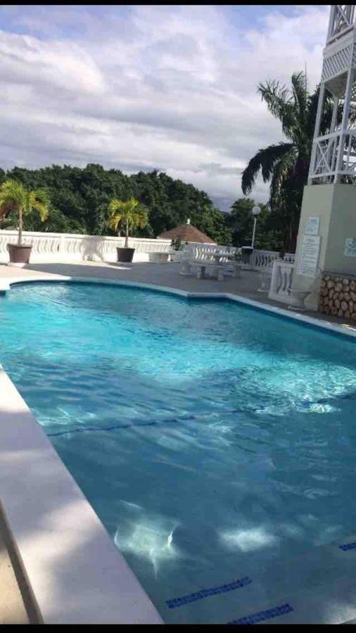 #D1 Castle Studio Wifi King Bed Ocho Rios Jamaica Экстерьер фото