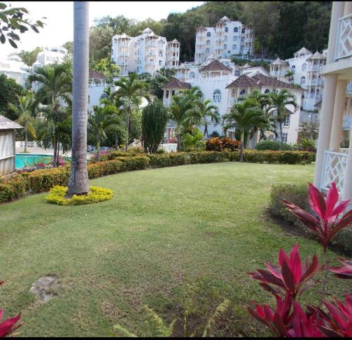 #D1 Castle Studio Wifi King Bed Ocho Rios Jamaica Экстерьер фото